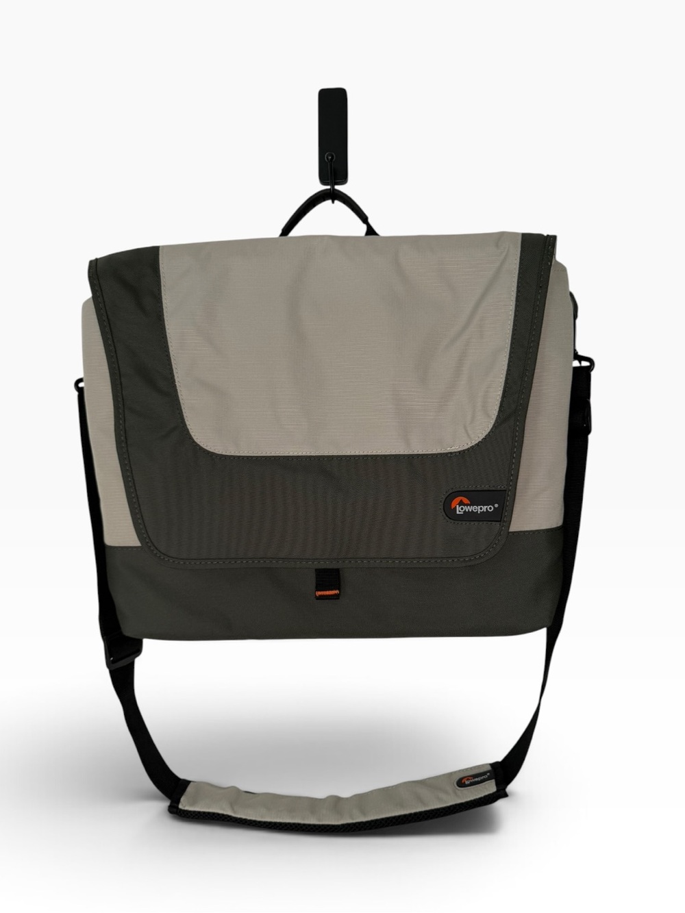 Lowepro Slim Factor M Laptop Messenger Shoulder Bag Padded Fits 14” Laptop NWOT